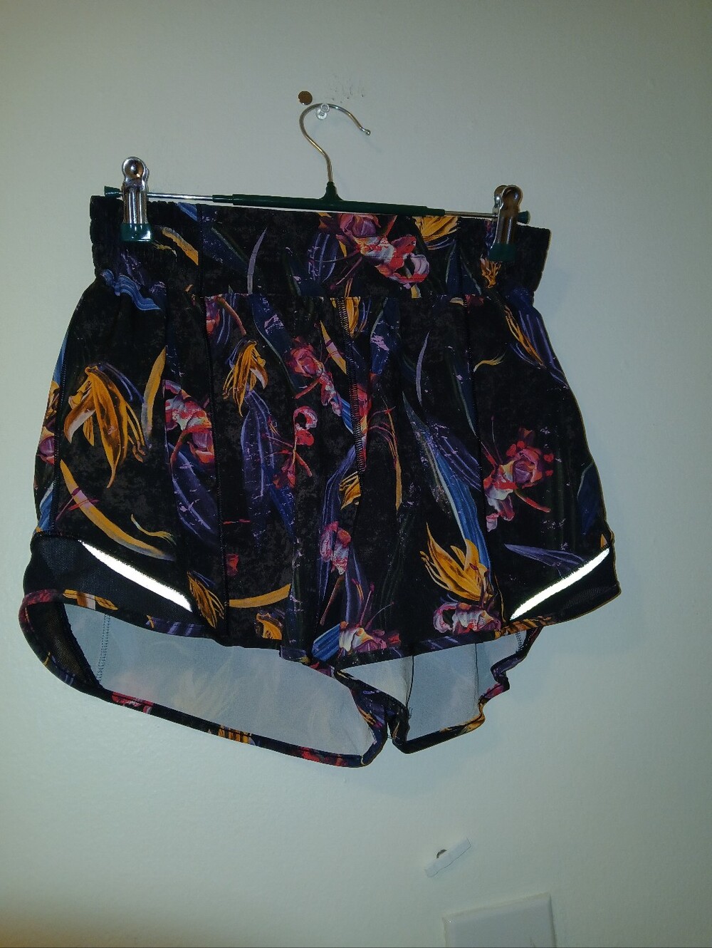 lululemon  Hotty Hot athletica Black Floral Athletic Shorts